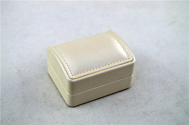 Finger Ring Leather Jewelry Boxes Packaging 60mm x 55mm x 47mm