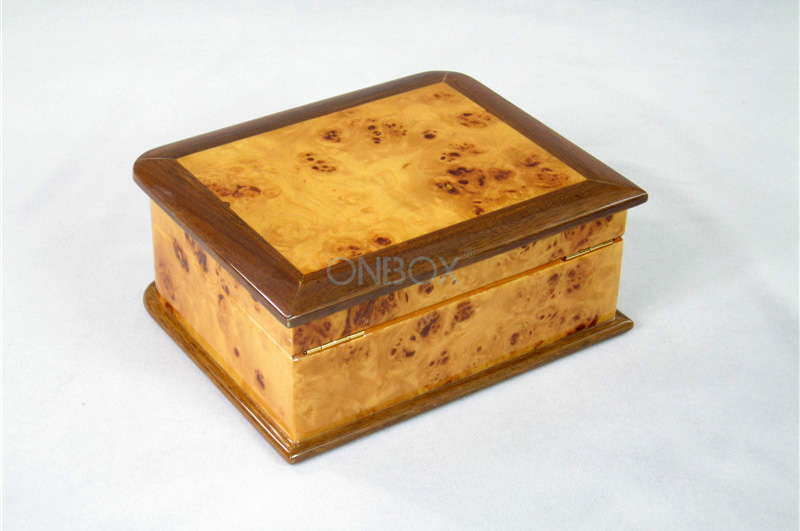 Vintage High Glossy Wooden Cigar Boxes , Custom Cigarette Boxes With Nature Wood Finish , W / Humidifier And Hygrometer
