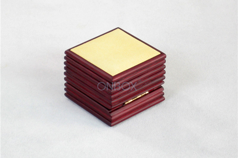 Personalized Wooden Jewellery Packaging Boxes , Finger Ring Storage Box For Wedding