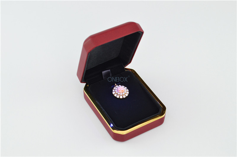 Decorative Lady Pandent me<x>tal Leather Jewelry Boxes With Gold Borders