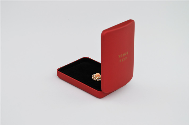 Luxury Arched Design Pendant Gift Box In Wine Red Color PU Leather With Removable Jewelry Pad