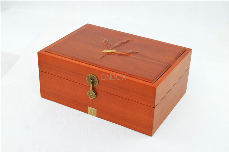 Matt Painting Wooden Boxes Packaging With Basso-relievo Pattern