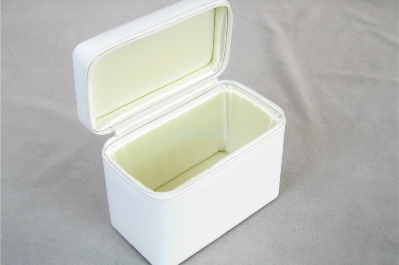 White Travel Zipper Cosmetic Case / Personalized Packaging Boxes
