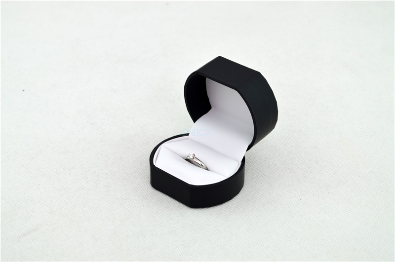 Single Finger Ring Modern Jewelry Box In Luxury Black Touch Paper With White Suede Lining