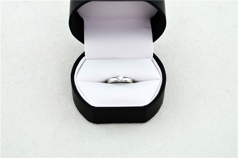 Single Finger Ring Modern Jewelry Box In Luxury Black Touch Paper With White Suede Lining