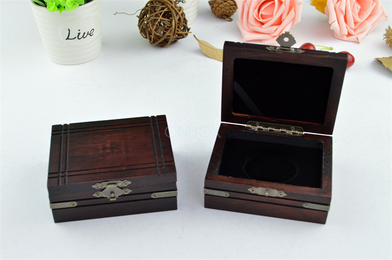 Matt Painting Finish Ancient st<x>yle Wooden Display Box For Jewelry / Gift