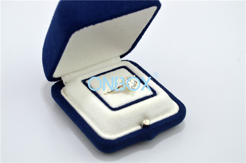 Factory Supply Fashion Jewelry Box In Navy Blue Velvet With Insert Slot for Single Ring