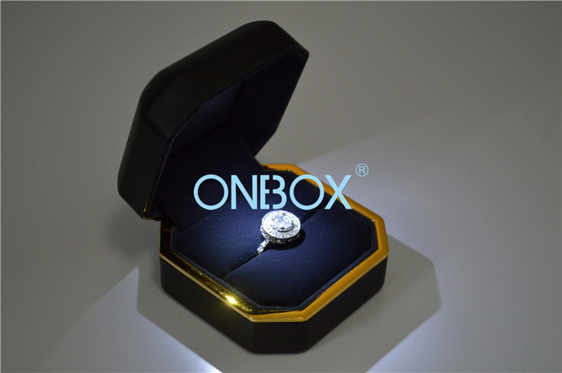 Octagon Engagement Ring Box With Led Light EN71-3 Certified Leather Material
