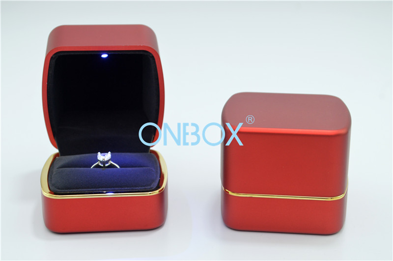 Burgundy Matte Paint Finish Lighted Packaging Box For Finger Ring